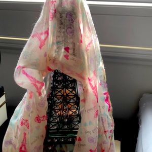 Love 💕 is in the air!  Beautiful romanticism heart and Eiffel Tower scarf!